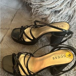 Beautiful guess pumps